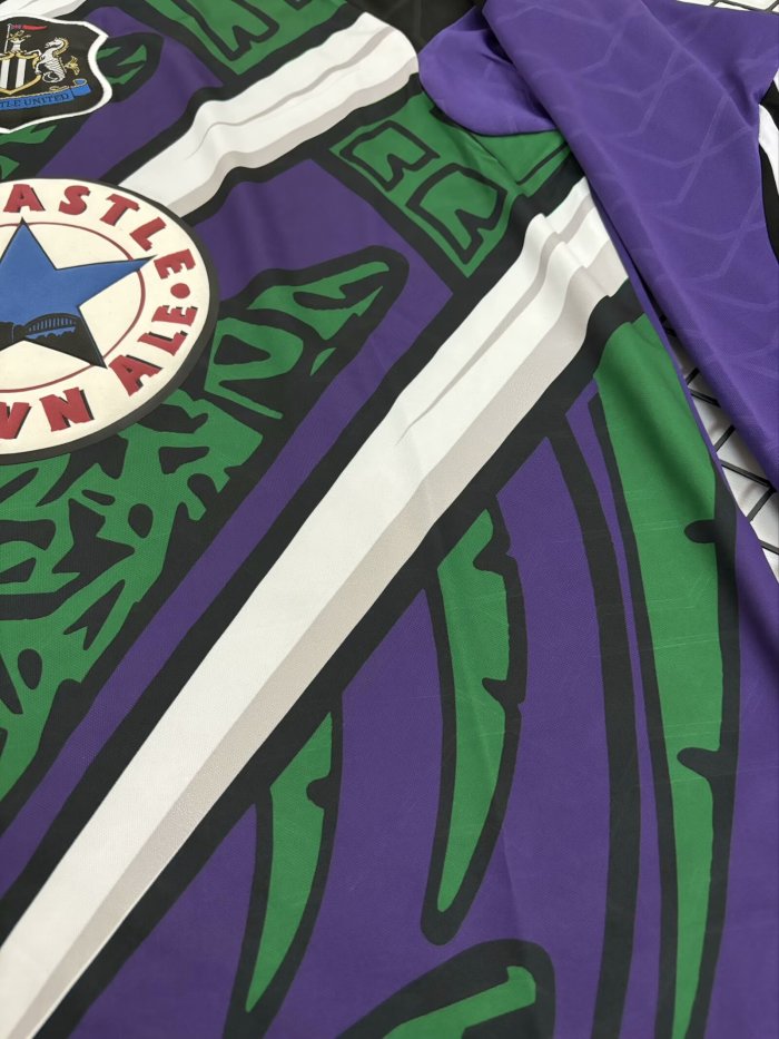 1995-1996 Newcastle Goalkeeper Long sleeves Retro Soccer Jersey