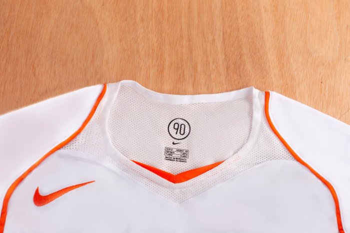 2004  Netherlands  Away Retro Soccer Jersey