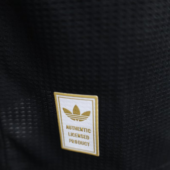 25-26 Liverpool Black Goalkeeper Player Version Soccer Jersey