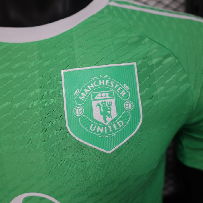 25-26 Manchester United Green Goalkeeper Player Version Soccer Jersey