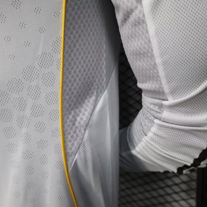 25-26 Real Madrid Home Long Sleeve Player Version Soccer Jersey 长袖