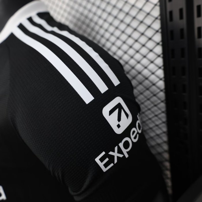 25-26 Liverpool Black Goalkeeper Player Version Soccer Jersey