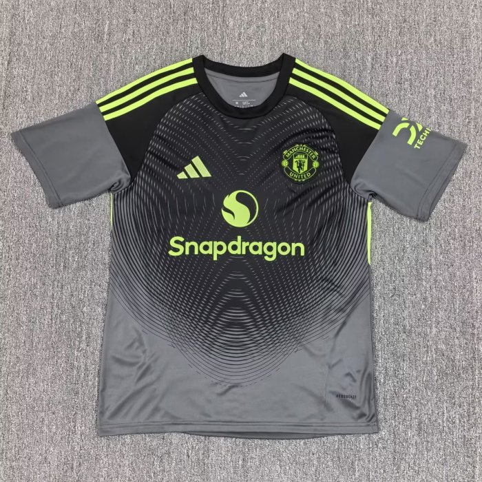 25-26 Manchester United Black Goalkeeper Fans Soccer Jersey