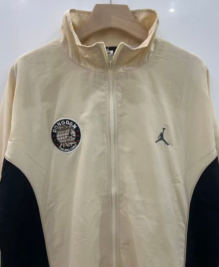 2025 New Khaki Windbreaker
