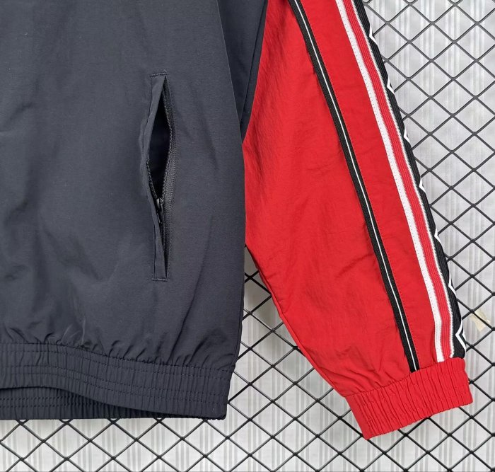 1998-1999 Manchester United Retro Windbreaker