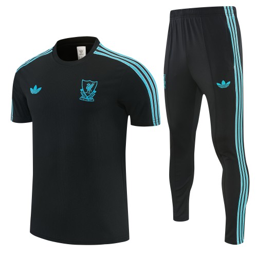 26-27  Liverpool  Short shirts and Long trousers Suit (圆领)
