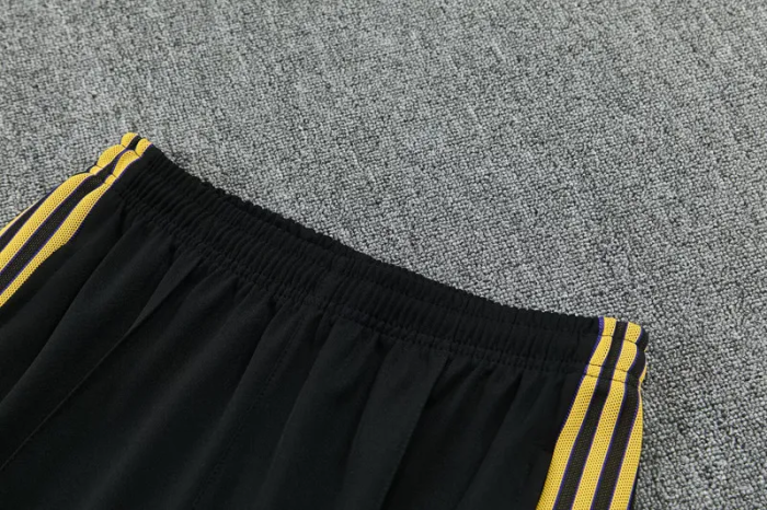 26-27 Man Utd  Short shirts and Long trousers Suit (圆领)