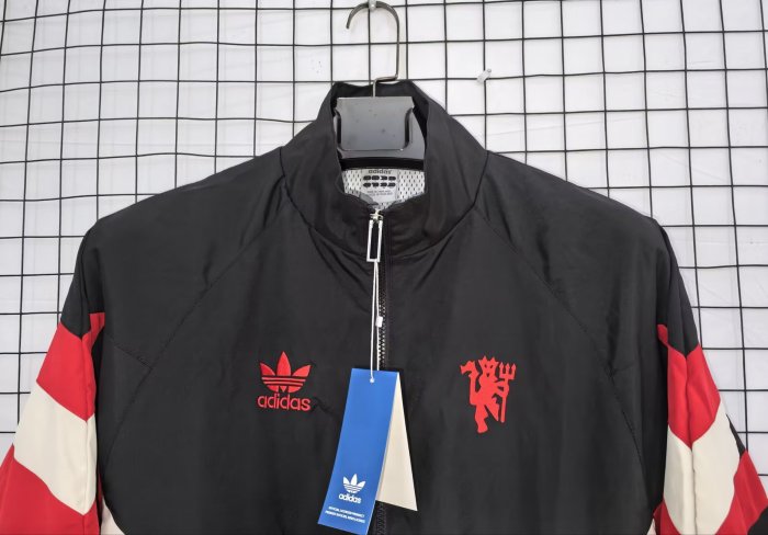 24-25 Man Utd Retro Windbreaker