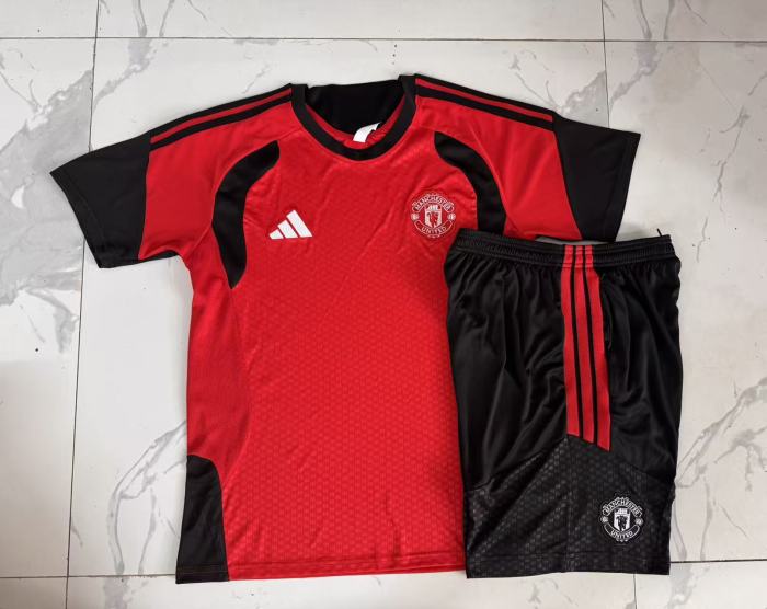 26-27 Man Utd High Quality Training Short Suit