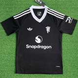 24-25 Man Utd Black Goalkeeper Fans Soccer Jersey