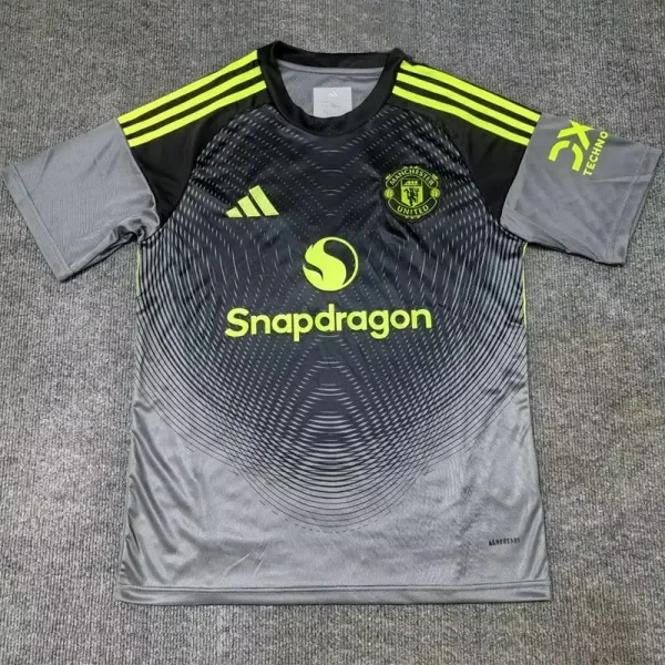 2025-26 Man Utd Black Goalkeeper Fans Soccer Jersey