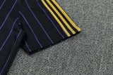26-27 Man Utd Black Short shirts and Long trousers Suit (圆领)