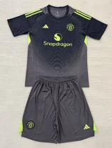 2025-26 Man Utd Black GoalKeeper Kids Soccer Jersey (绿标)