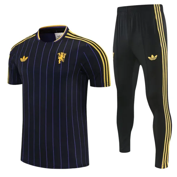 26-27 Man Utd Black Short shirts and Long trousers Suit (圆领)