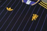 26-27 Man Utd Black Short shirts and Long trousers Suit (圆领)