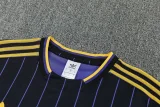 26-27 Man Utd Black Short shirts and Long trousers Suit (圆领)