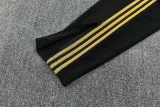26-27 Man Utd Black Short shirts and Long trousers Suit (圆领)