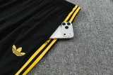26-27 Man Utd Blue Short shirts and Long trousers Suit (圆领)