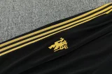 26-27 Man Utd Black Short shirts and Long trousers Suit (圆领)