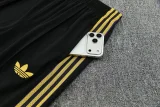 26-27 Man Utd Black Short shirts and Long trousers Suit (圆领)