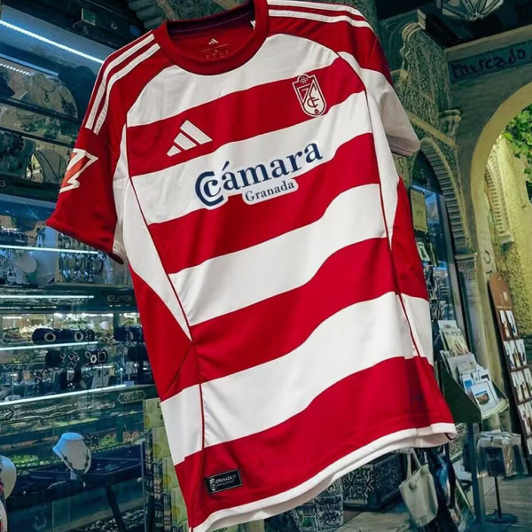 2025/26 Granada Home Fans Soccer Jersey 有胸前广告