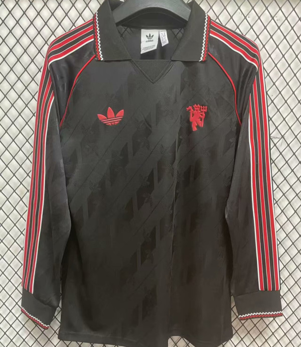 2025 M Utd Black Retro Style Fans Long Sleeve Soccer Jersey