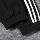 2024/25 M Utd Black Windbreaker Embroidered Logo （刺绣队徽）