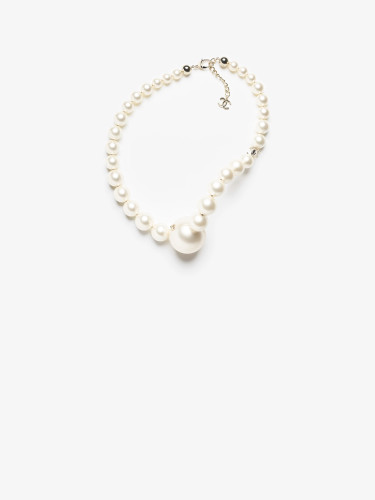 NIGO Chanel 2025/26 Fall-winter Collection Pearl Necklace-inspired Structured Evening Clutch Fashionable And Exquisite Girlish-style Handbag Bag Bags #Nigo82242A
