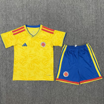 2026/27 Colombia Home Yellow Kids Soccer Jersey 蓝色裤子