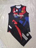 Manchester United training vest  Fans  1:1 Quality Soccer Jersey    25-26