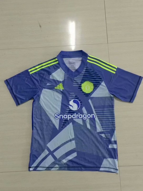 Manchester United goalkeeper Fans 1:1 Quality Soccer Jersey    24-25