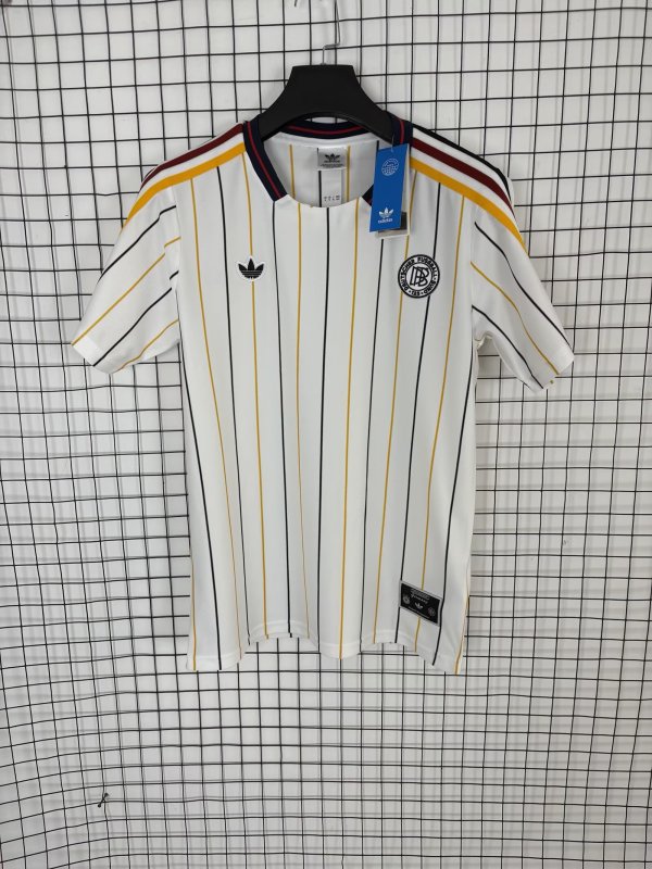 Netherlands T-shirt Retro  White　1:1 Quality Soccer Jersey 26-27 (2026)