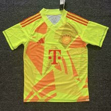 Bayern Munich goalkeeper  Fans 1:1 Quality Soccer Jersey   24-25