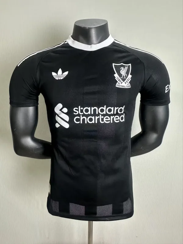 Liverpool  goalkeeper  player  1:1 Quality Soccer Jersey  25-26