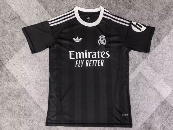 Real Madrid  goalkeeper fans 1:1 Quality Soccer Jersey  25-26