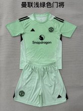Manchester United Goalkeeper  Light Green  Fans 1:1 Quality Soccer Jersey   25-26 (kids and man )