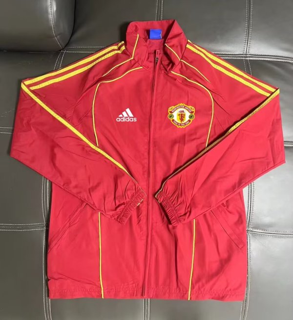 Manchester United Windbreaker  Red 1:1 Quality Soccer Jersey  25-26