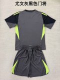 Juventus  Goalkeeper Fans  (Kids and Man)  1:1 Quality Soccer Jersey  25-26