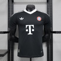 Bayern Munich goalkeeper Player 1:1 Quality Soccer Jersey   24-25
