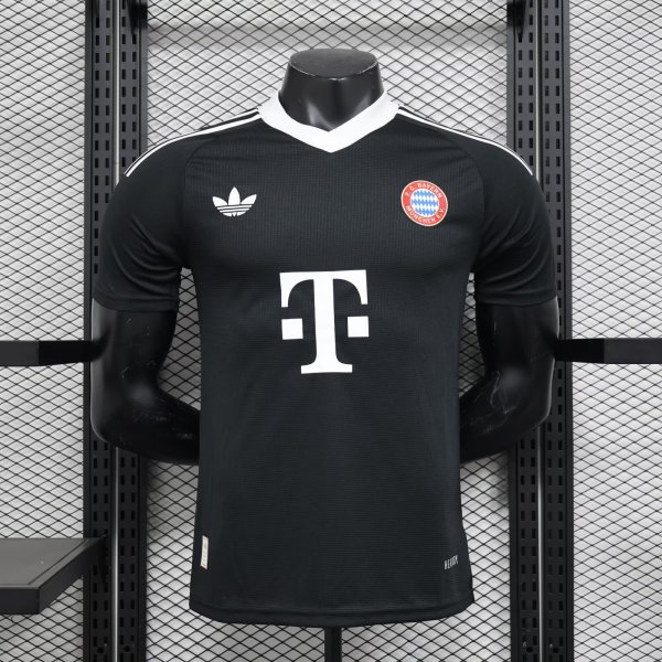 Bayern Munich goalkeeper Player 1:1 Quality Soccer Jersey   24-25