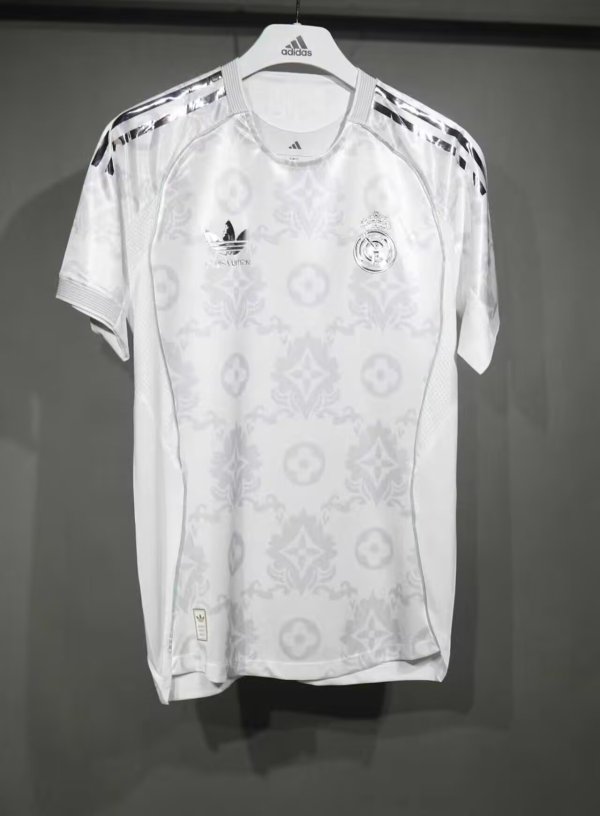Real Madrid Special Edition White Player 1:1 Quality Soccer Jersey  25-26