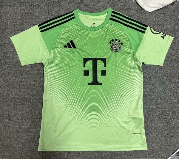 Bayern Munich Goalkeeper   1:1 Quality Soccer Jersey  25-26
