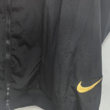 2006/07 M Utd Black Retro Windbreaker