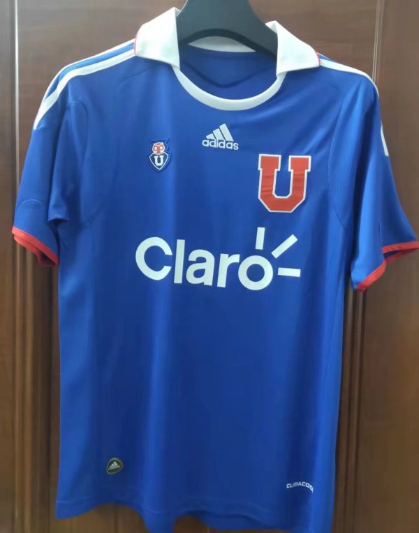 Retro  Universidad de Chile Home  Fans 2011