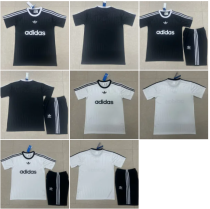 clover adidds   training  fans  black white  1:1 25-26
