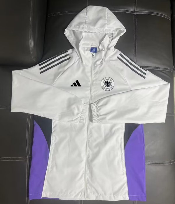Bayern Munich  Windbreaker  White 1:1 Quality Soccer Jersey  25-26