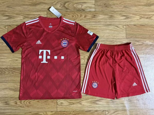 Retro Bayern Munich Home  1:1  2018-2019