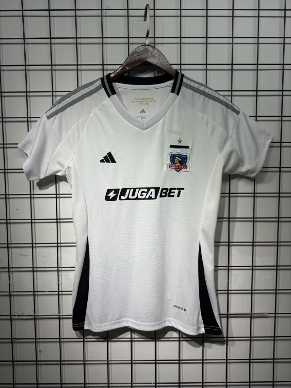 Colo-Colo home  women Fans  25-26