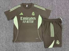 Real Madrid Training  Fans kits  1:1 Quality Soccer Jersey 25-26 (Kids And Man )