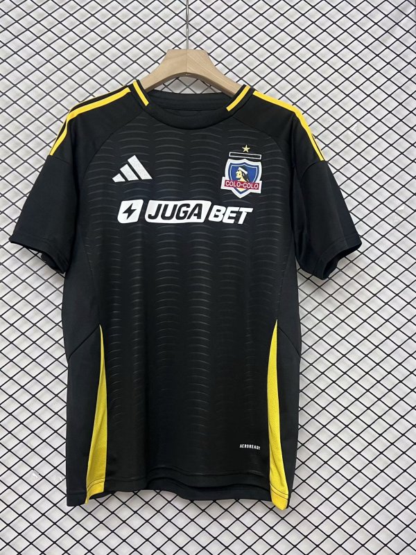 Colo-Colo away Fans  25-26